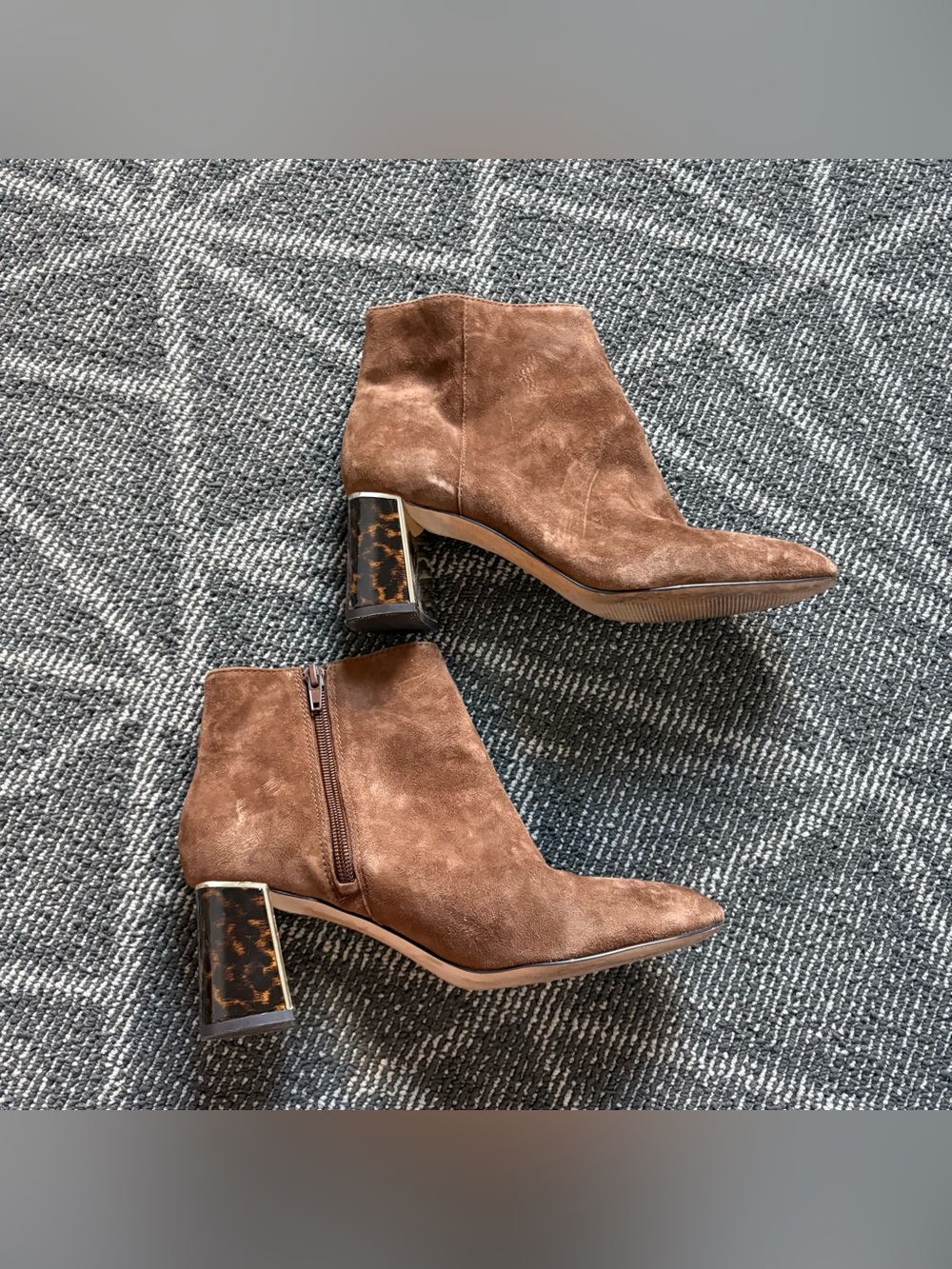 Ann Taylor Eden Suede Tortoiseshell Heeled Brown Booties Size 9 - Picture 2 of 10